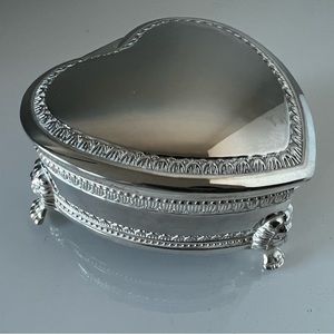 Vintage Silver plated heart shaped velvet lined box with feet